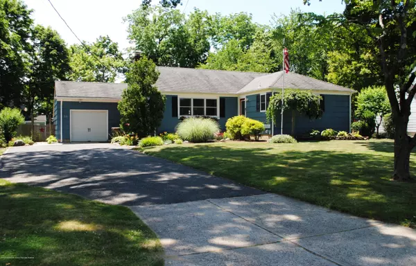 26 Queen Ann Drive, Shrewsbury Boro, NJ 07702