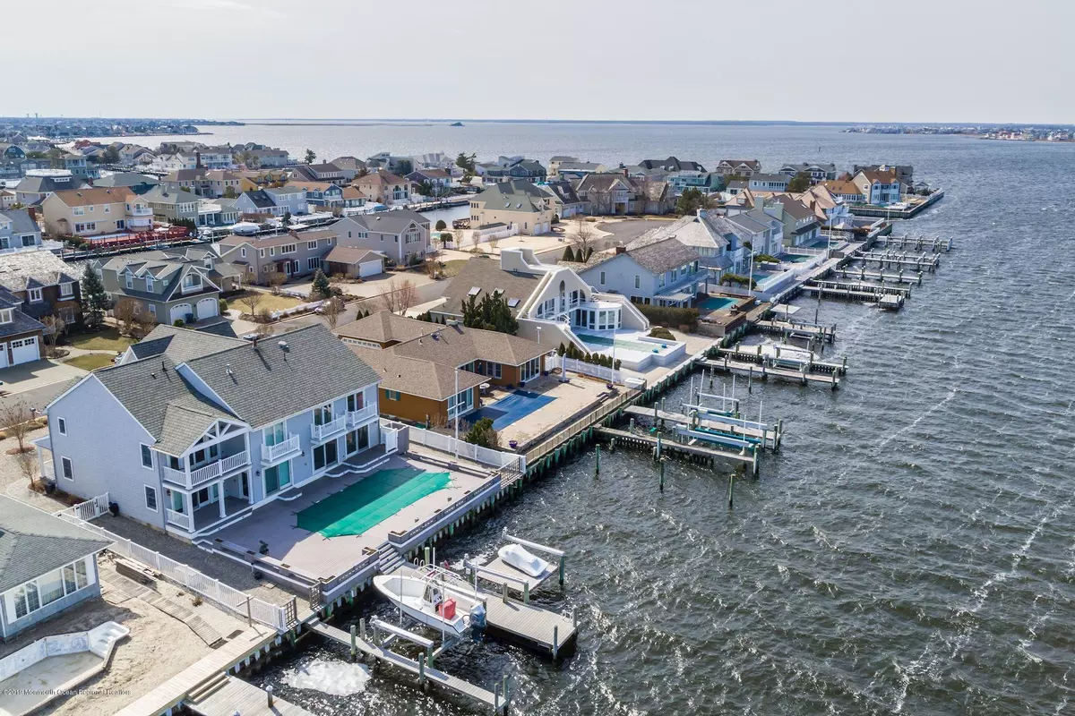 Mantoloking, NJ 08738,267 Curtis Point Drive