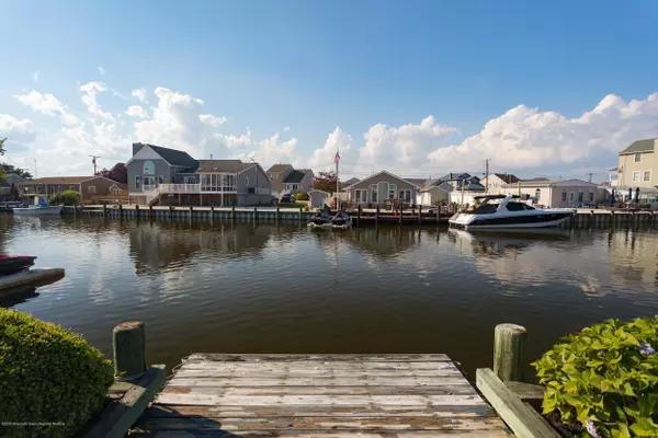 Lanoka Harbor, NJ 08734,914 Meadow Lark Drive