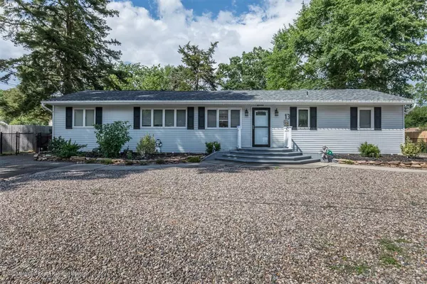 13 Donald Place, Bayville, NJ 08721