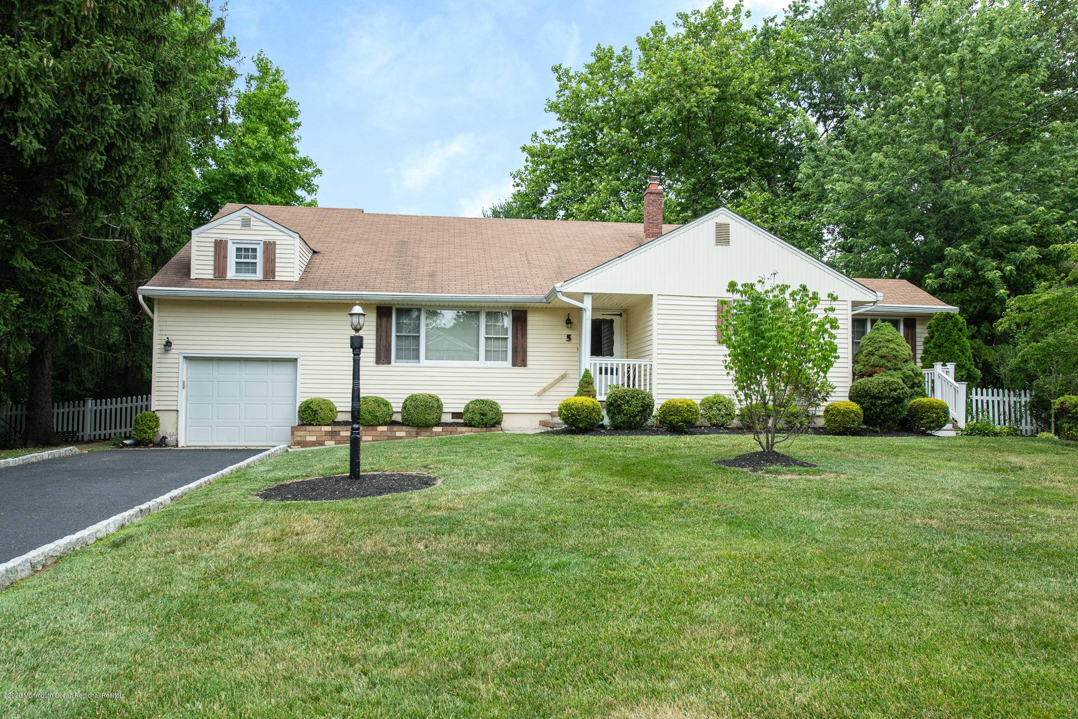 Holmdel, NJ 07733,5 Mayfair Road