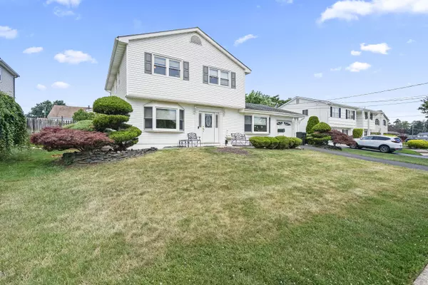 12 Tralee Road, Hazlet, NJ 07730