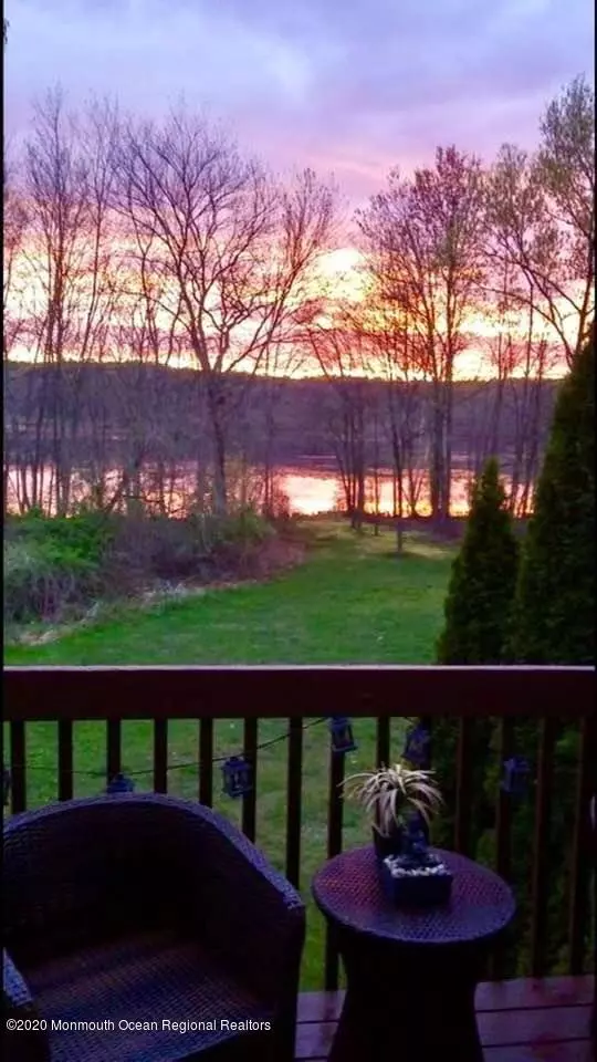 Helmetta, NJ 08828,10 Lakeview Drive