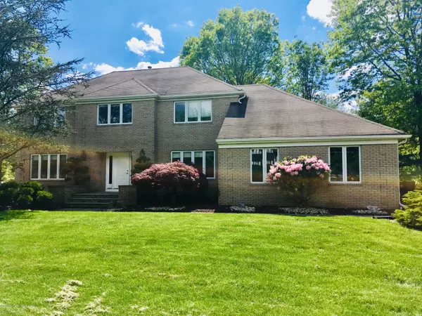 20 Candlelight Drive, Holmdel, NJ 07733