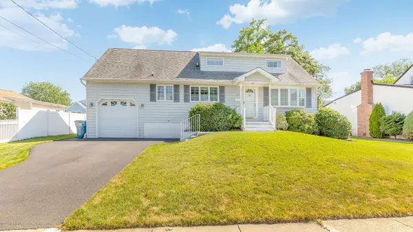 26 Irwin Place, Hazlet, NJ 07730