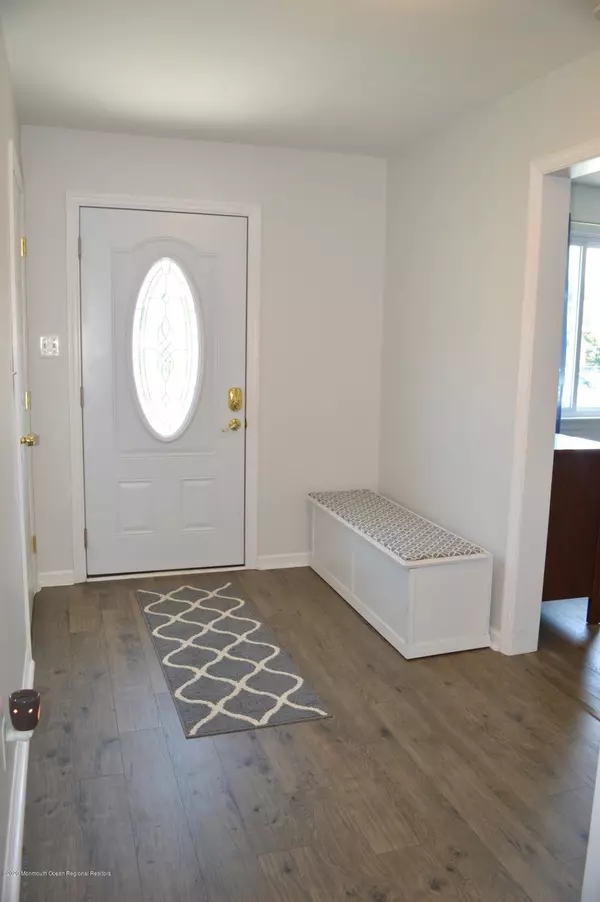 Lakehurst, NJ 08733,401 Maple Street