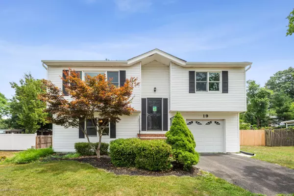 19 Concord Drive, Hazlet, NJ 07730