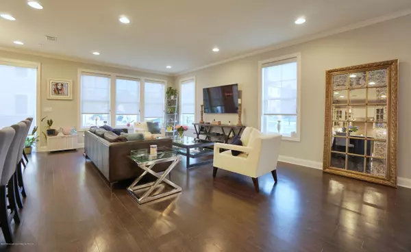 Lincroft, NJ 07738,10 Eckert Drive #4905