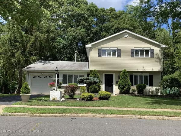 29 Carlow Way, Hazlet, NJ 07730