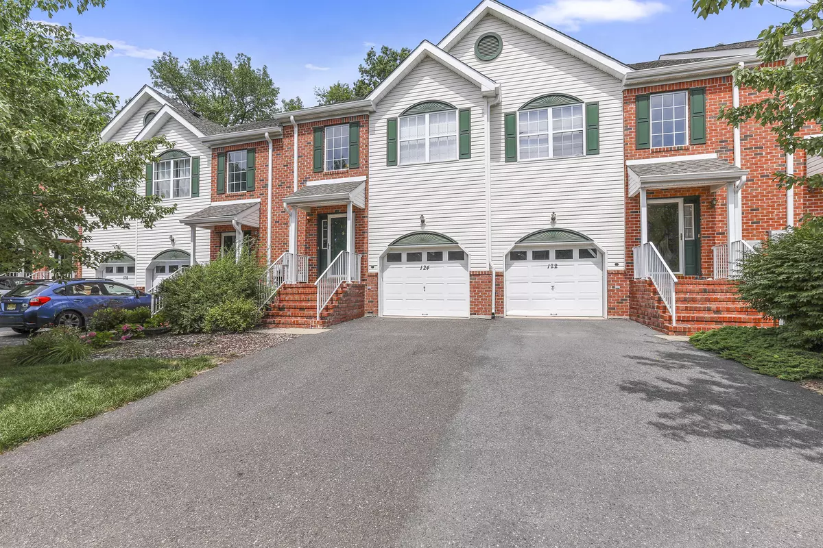 Manalapan, NJ 07726,124 Heron Court