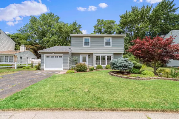 Hazlet, NJ 07730,6 Beechwood Court