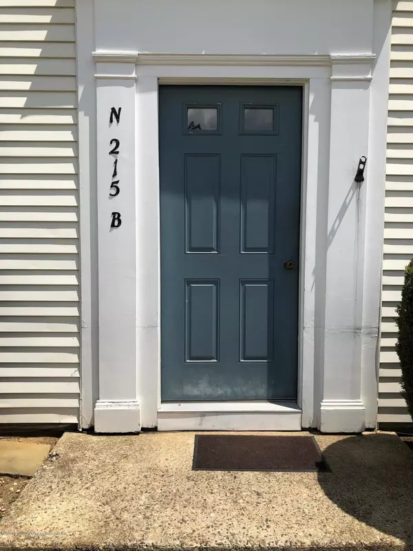 Monroe, NJ 08831,215 Mayflower Way