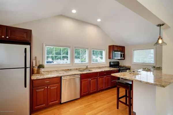 Wall, NJ 07719,1422 Bay Plz