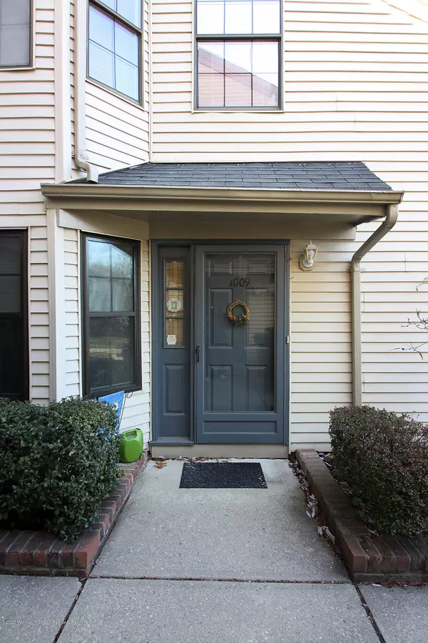 Sayreville, NJ 08859,1009 Harbour Club Drive #1009