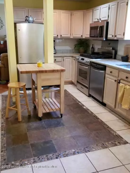 Eatontown, NJ 07724,164 White Street