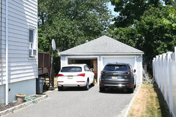 Rumson, NJ 07760,87 Avenue Of Two Rivers