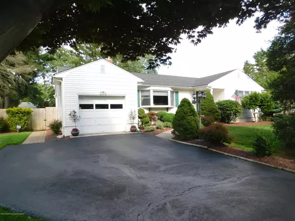 17 Rose Street, Lincroft, NJ 07738