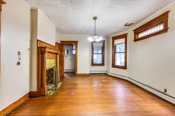 Orange, NJ 07050,142 N Essex Avenue