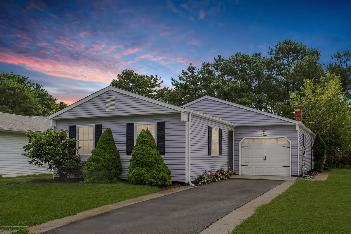Toms River, NJ 08757,8 Linstead Court
