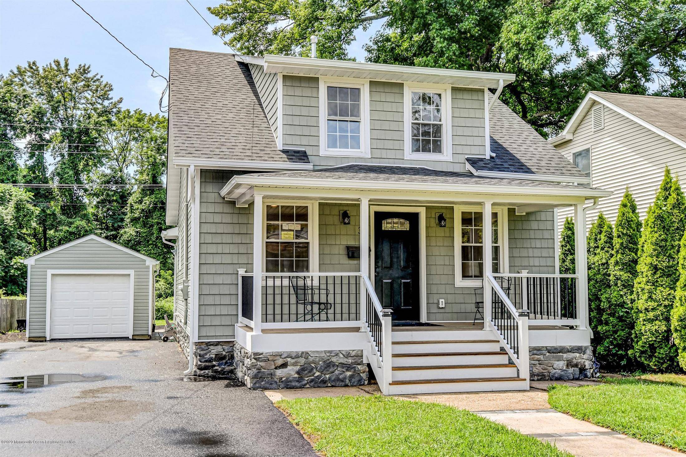 33 Memorial Parkway, Atlantic Highlands, NJ 07716