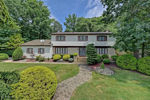 29 Vista Drive, Morganville, NJ 07751