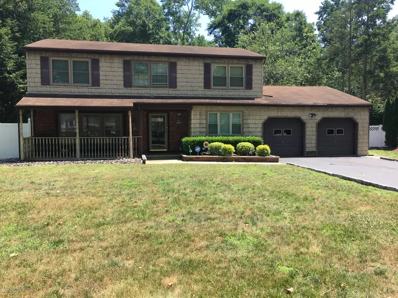 13 Nottingham Road, Manalapan, NJ 07726