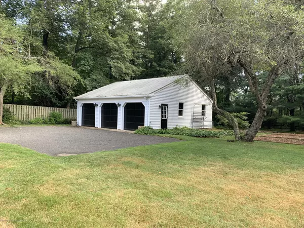 Rumson, NJ 07760,5 Sailers Way