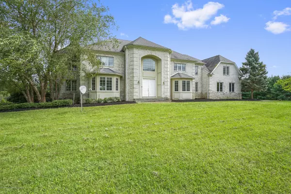 Holmdel, NJ 07733,7 Maple Leaf Drive