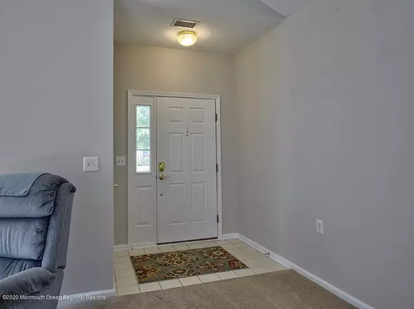 Hamilton, NJ 08690,72 Hummingbird Drive