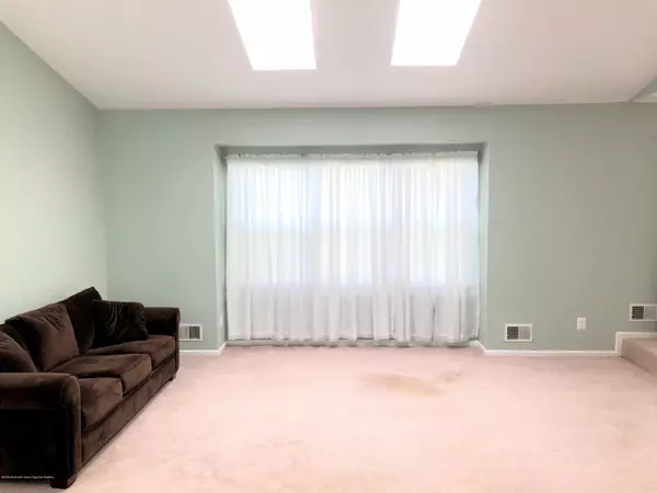 Eatontown, NJ 07724,1 Birch Lane