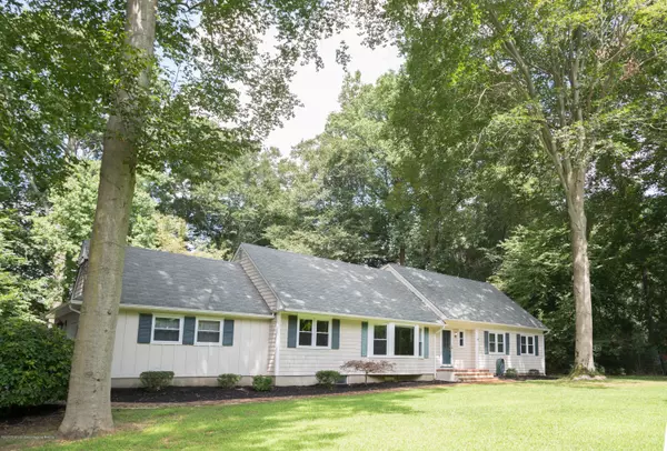 6 Coventry Square, Holmdel, NJ 07733
