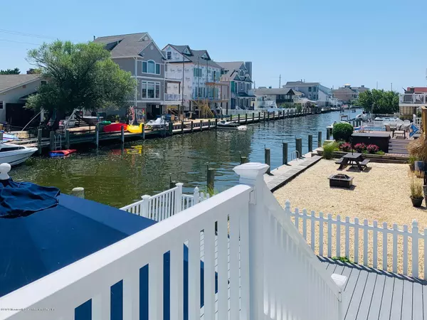 Mantoloking, NJ 08738,330 N Bay Drive