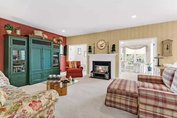 Red Bank, NJ 07701,31 Windward Way