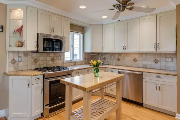 Rumson, NJ 07760,50 Center Street