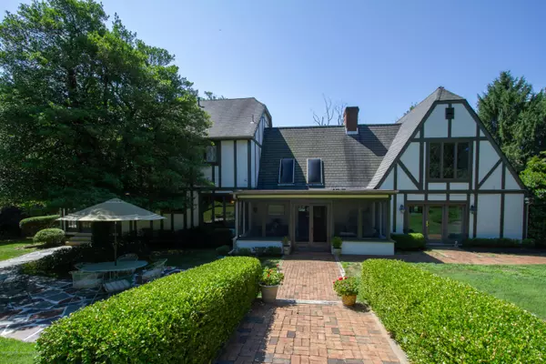 Rumson, NJ 07760,43 Buena Vista Avenue