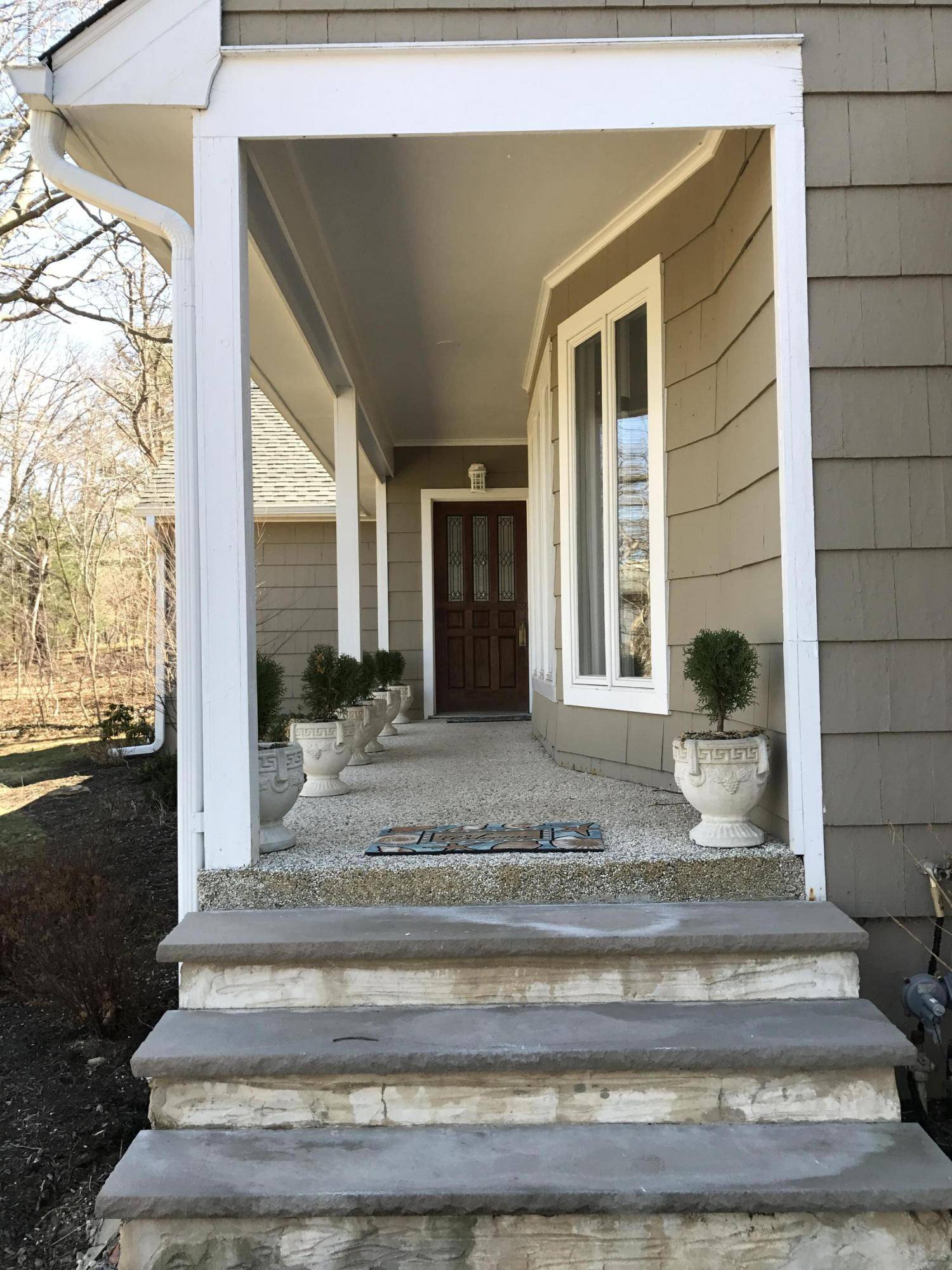 Rumson, NJ 07760,93 W River Road