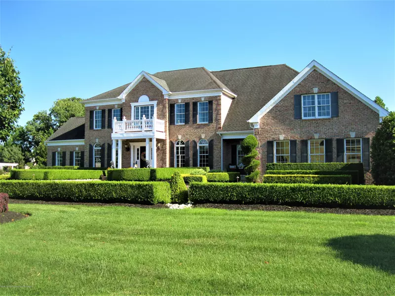 7 Brian Court, Farmingdale, NJ 07727