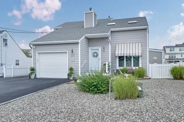 Lanoka Harbor, NJ 08734,832 Laurel Boulevard