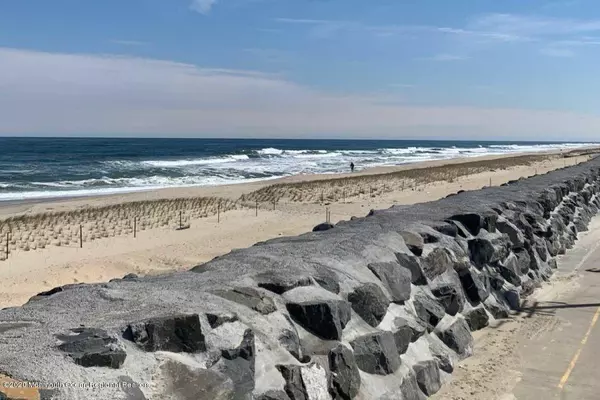 Sea Bright, NJ 07760,150 Ocean Avenue ##8