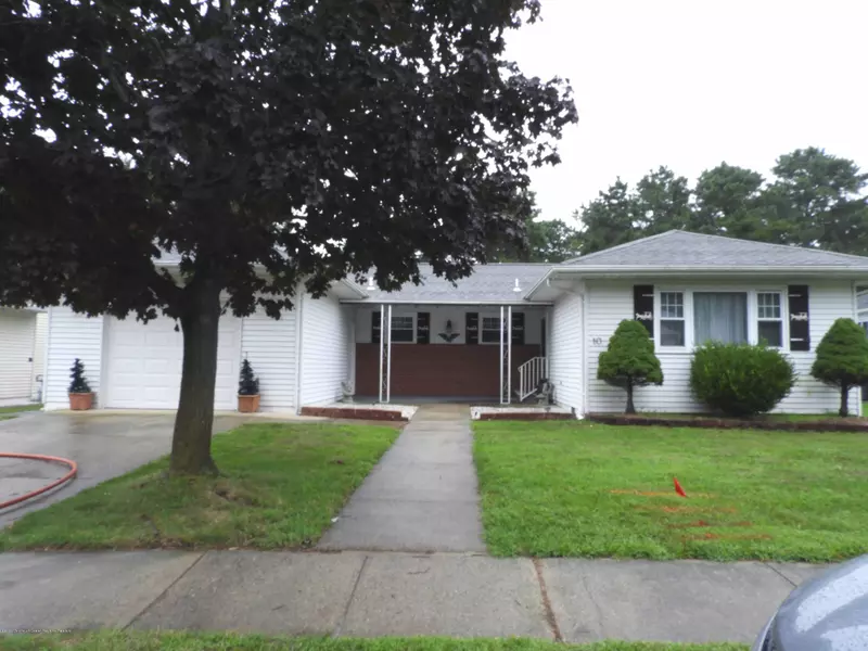 10 Linstead Court, Toms River, NJ 08757