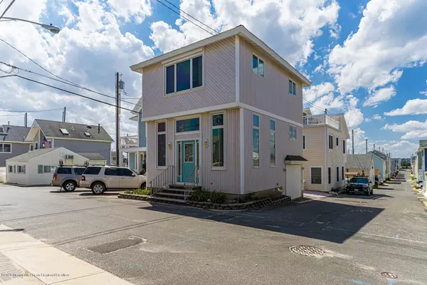 Lavallette, NJ 08735,11 E Beach Way