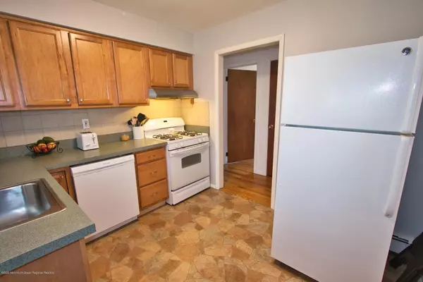 Lanoka Harbor, NJ 08734,304 Laurel Boulevard