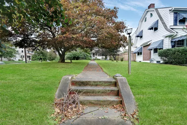 Spring Lake, NJ 07762,424 Essex Avenue