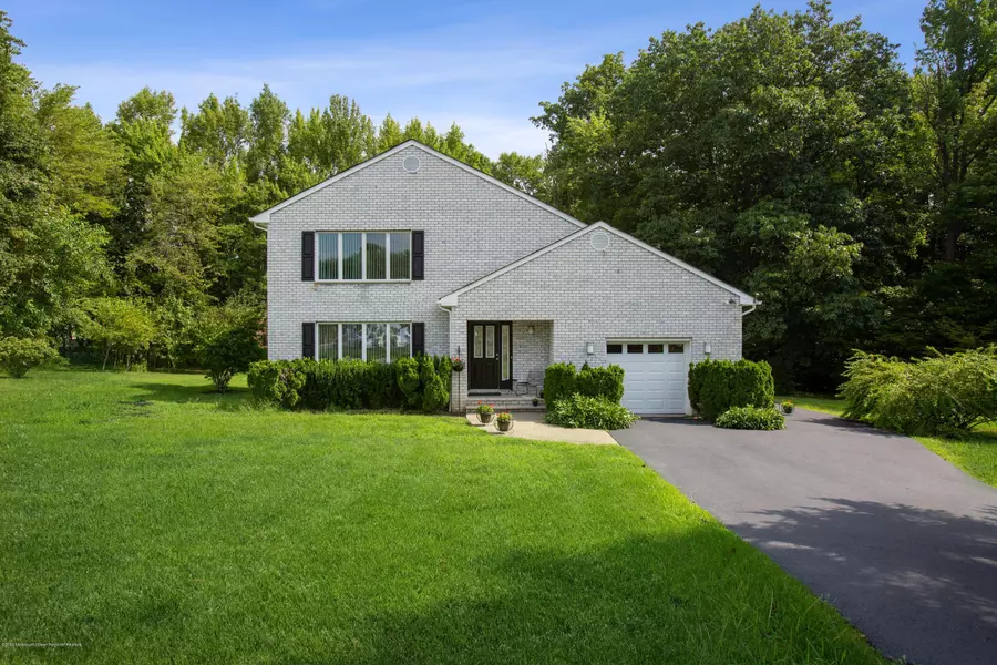 18 Chamberlain Farm Court, Matawan, NJ 07747