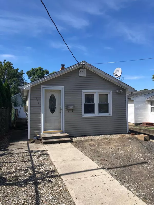 237 Outlook Boulevard, Keyport, NJ 07735