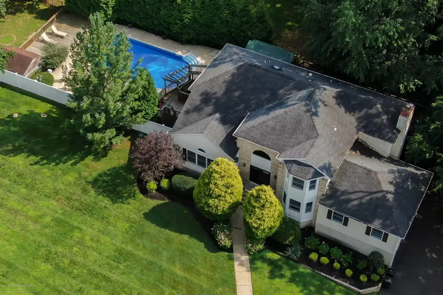 4 Tall Oaks Court, Farmingdale, NJ 07727