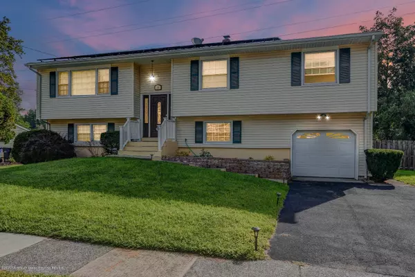 14 Beechwood Avenue, Metuchen, NJ 08840