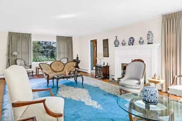 Rumson, NJ 07760,53 Navesink Avenue