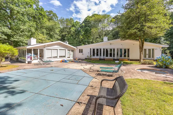 Rumson, NJ 07760,116 Hartshorne Road