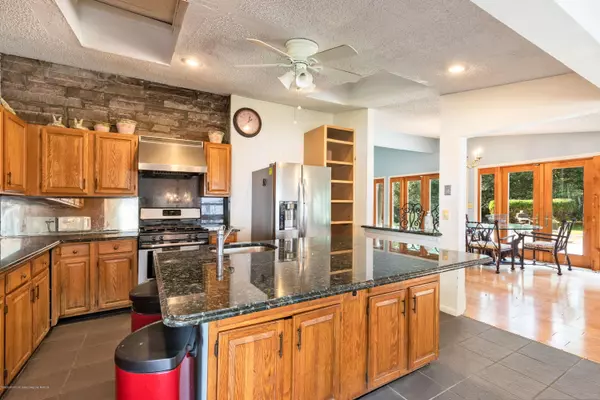 Rumson, NJ 07760,116 Hartshorne Road